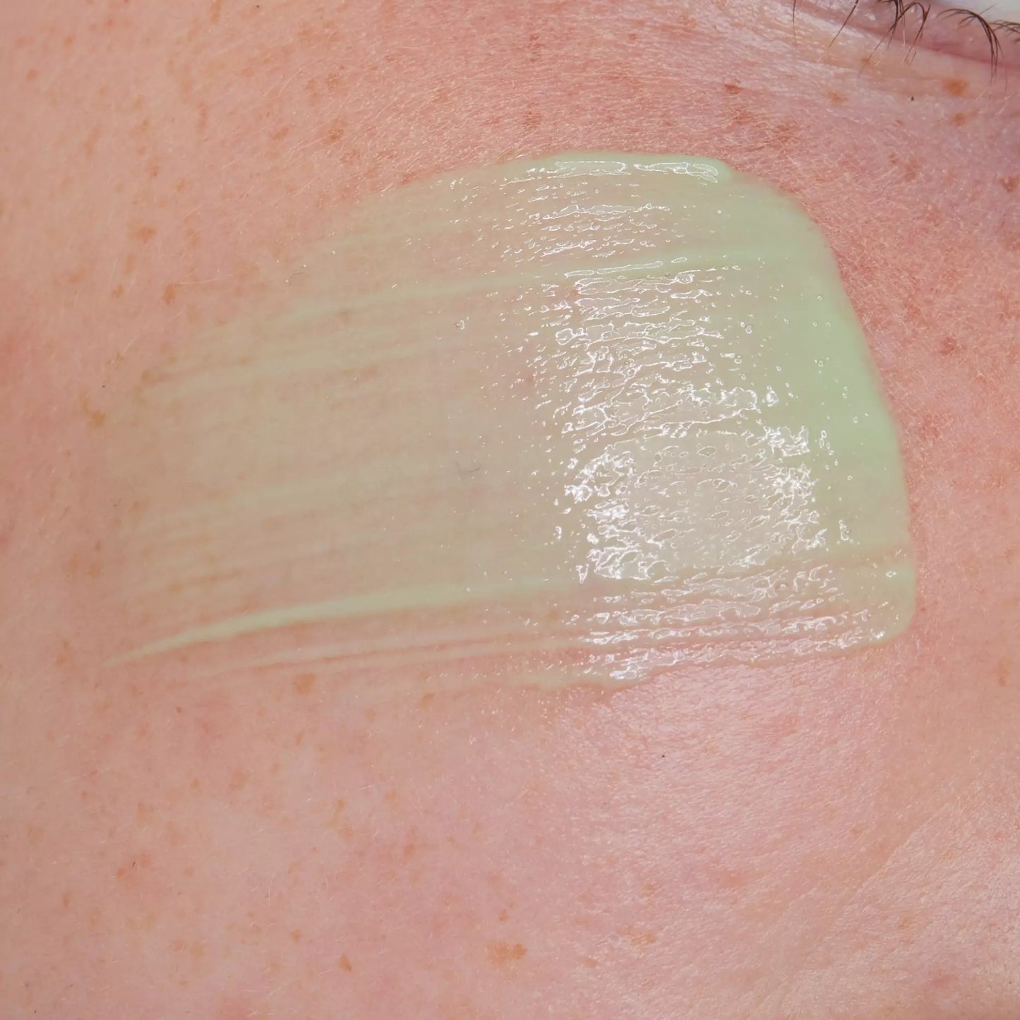 Essence Redness Reducer Primer Viso