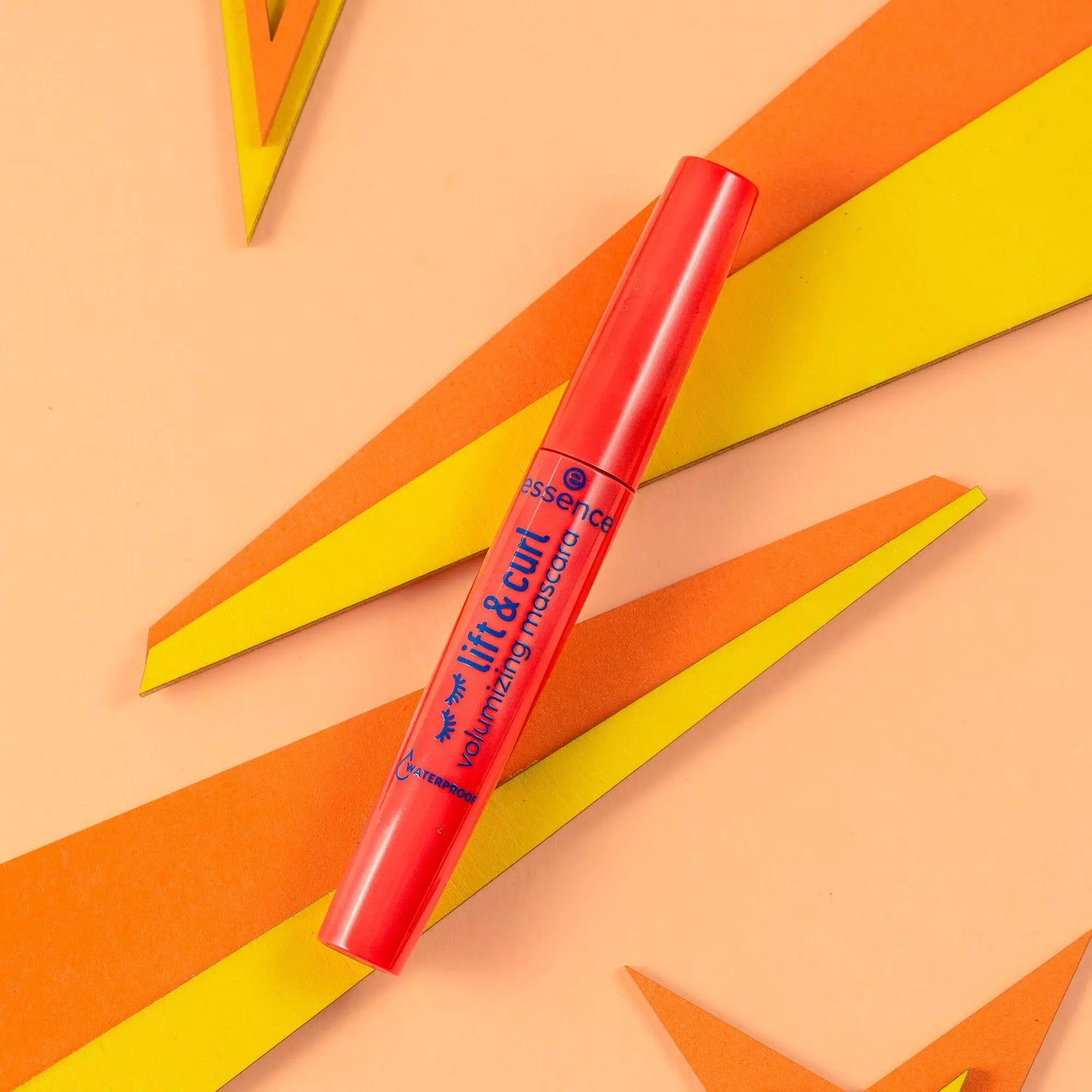 Essence Lift & Curl mascara volumizzante Waterproof